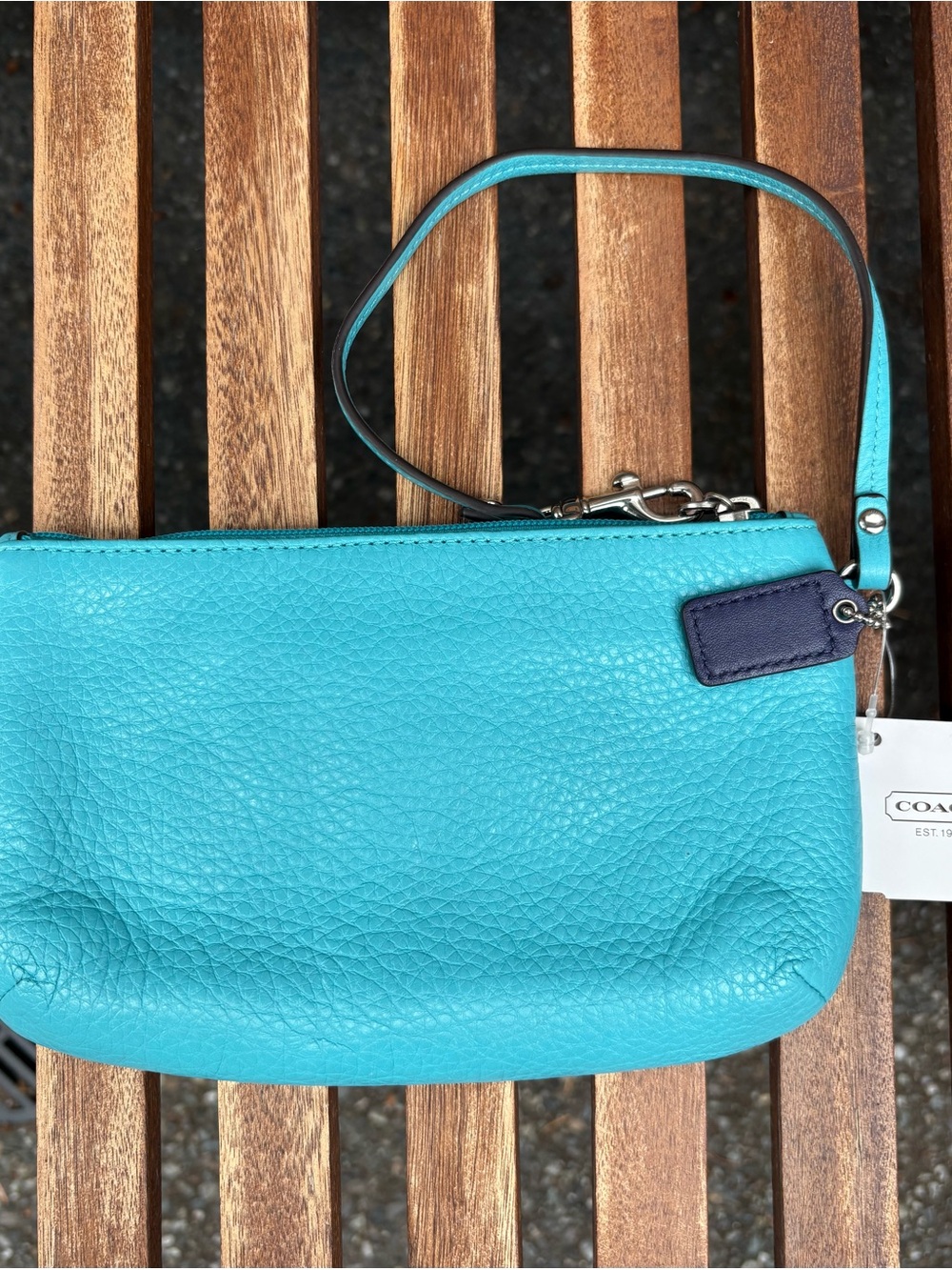 NWT Coach F49472 Park Leather Wristlet Turquoise Pebbled Leather Turnlock - Picture 2 of 7